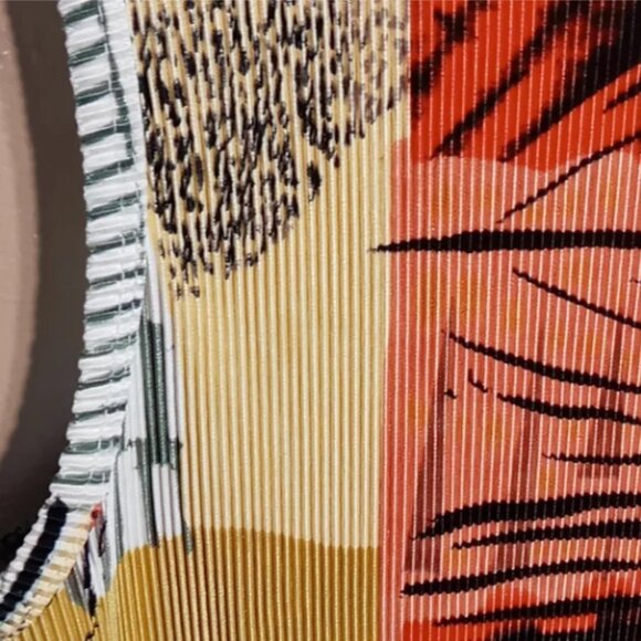 Victoria Essentials Top Size Small - Picture 3 of 9